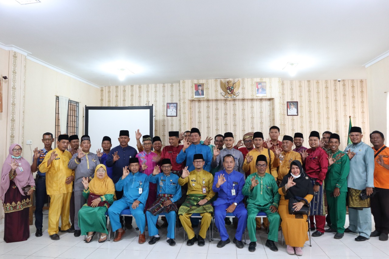 Camat Rupat Aulia Army Effendy, S.STP kumpul bersama Kades/Lurah dan Ka.UPT/Korwilcam se Kecamatan Rupat