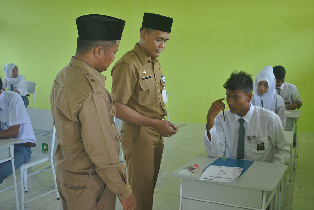 Plt Camat Rupat, Fahrizal Meninjauan Pelaksanaan Ujian Nasional (UN)