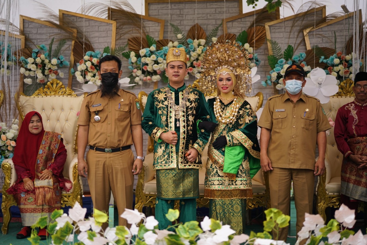 Camat Rupat Hadiri Pernikahan Putra Kepala UPT PPA Kecamatan Rupat