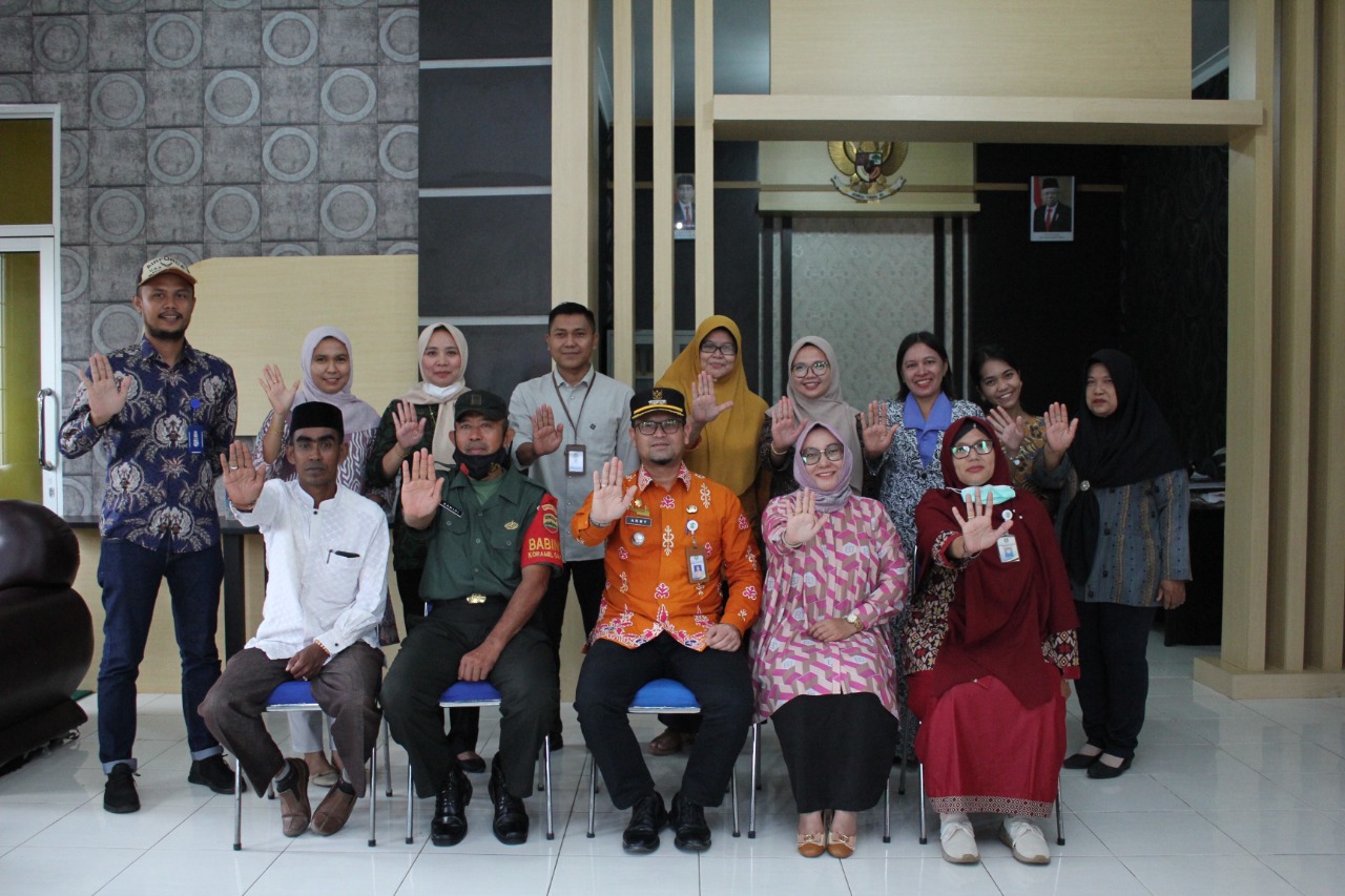 Foto Bersama Camat Rupat dan Peserta Rapat Mini Lokakarya tahun 2022