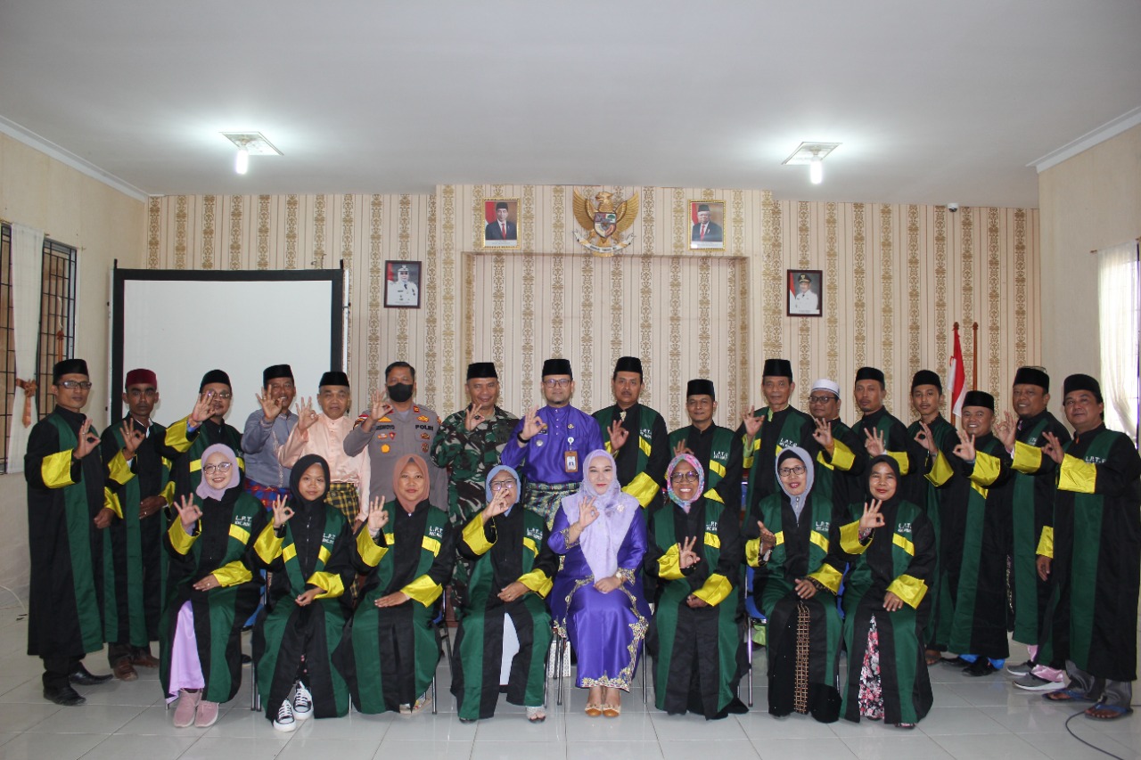 Foto Bersama Dewan dan Majelis Hakim