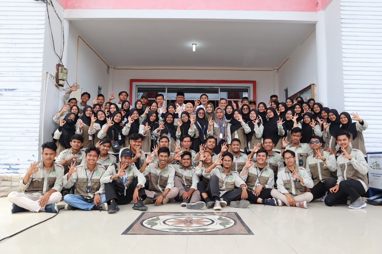 Foto Bersama Mahasiswa KKN UIN Suska Riau