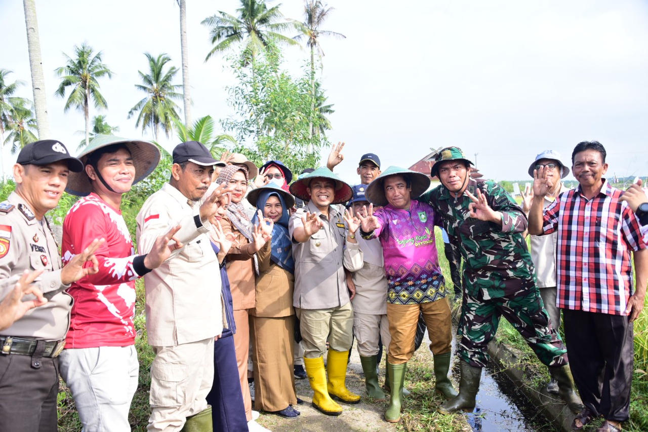 Foto Bersama Segenap UPIKA Kecamatan Rupat